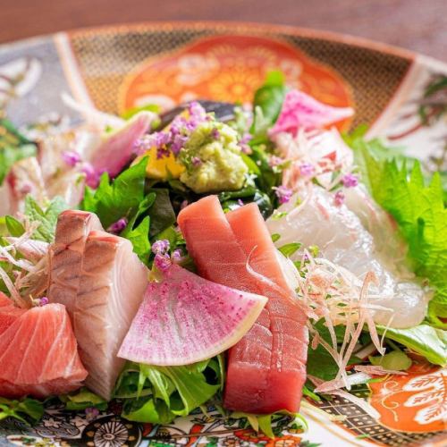 用混合葉子做的生魚片！
