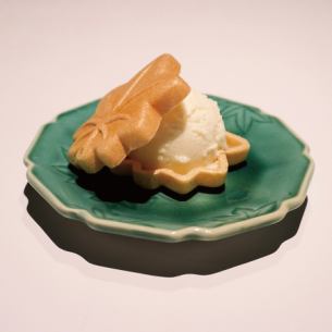 冰淇淋最中（甜豆沙威化餅）-牛奶