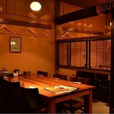 落ち着いた大人な雰囲気♪皆様で料理を囲んでお楽しみください◎