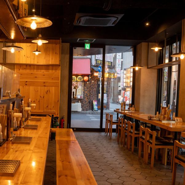 広々としたお部屋造りで団体様も大歓迎!!ご宴会・飲み会や女子会をはじめ、合コンやデートなど様々なプライベートシーンにご利用下さい♪【池袋 居酒屋 歓送迎会】