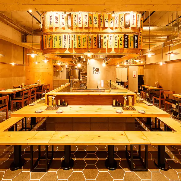 広々としたお部屋造りで団体様も大歓迎!!ご宴会・飲み会や女子会をはじめ、合コンやデートなど様々なプライベートシーンにご利用下さい♪【池袋 居酒屋 歓送迎会】