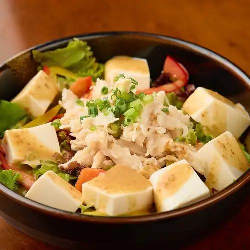 ほぐし鶏と豆腐のごまドレサラダ
