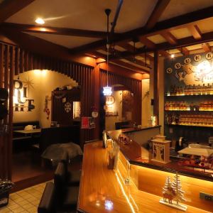 貸切も少人数利用も可能な、自由度の高い使いやすいバー空間。