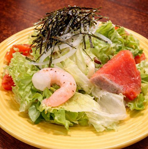 サーモンとエビのチョレギサラダ