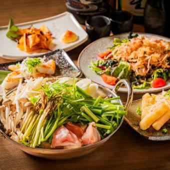 大量使用當地食材 【特色且容易製作】附無限量暢飲 特色芹菜火鍋和笹釜等8道菜共4000日元 適合宴會和酒會