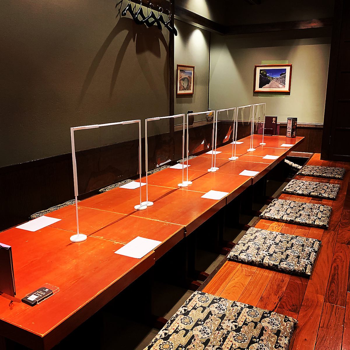 Holds up to 36 people ◎Can be used for large parties or partitioned to suit your needs!