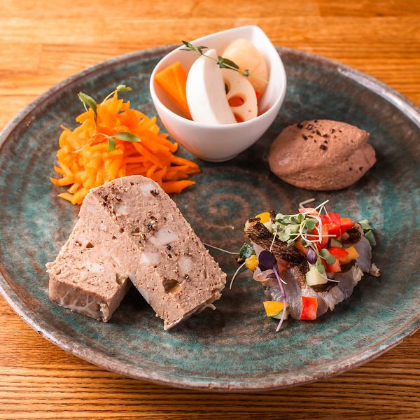 【シェフおまかせ前菜5種盛り合わせ】≪1皿で5種類≫お楽しみいただけます！シェアにもぴったり。