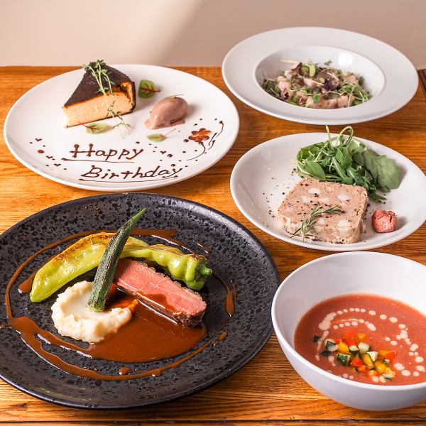 旬の食材を楽しめる【ランチコース】とディナータイムは【LUPINコース】をご用意。嬉しいカフェ付♪