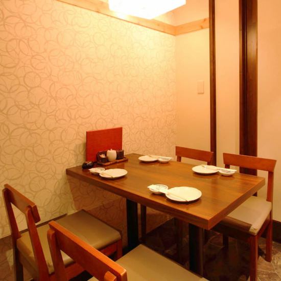 There is a private room for a small number of people with comfortable faint lighting ♪ Ideal for dates!