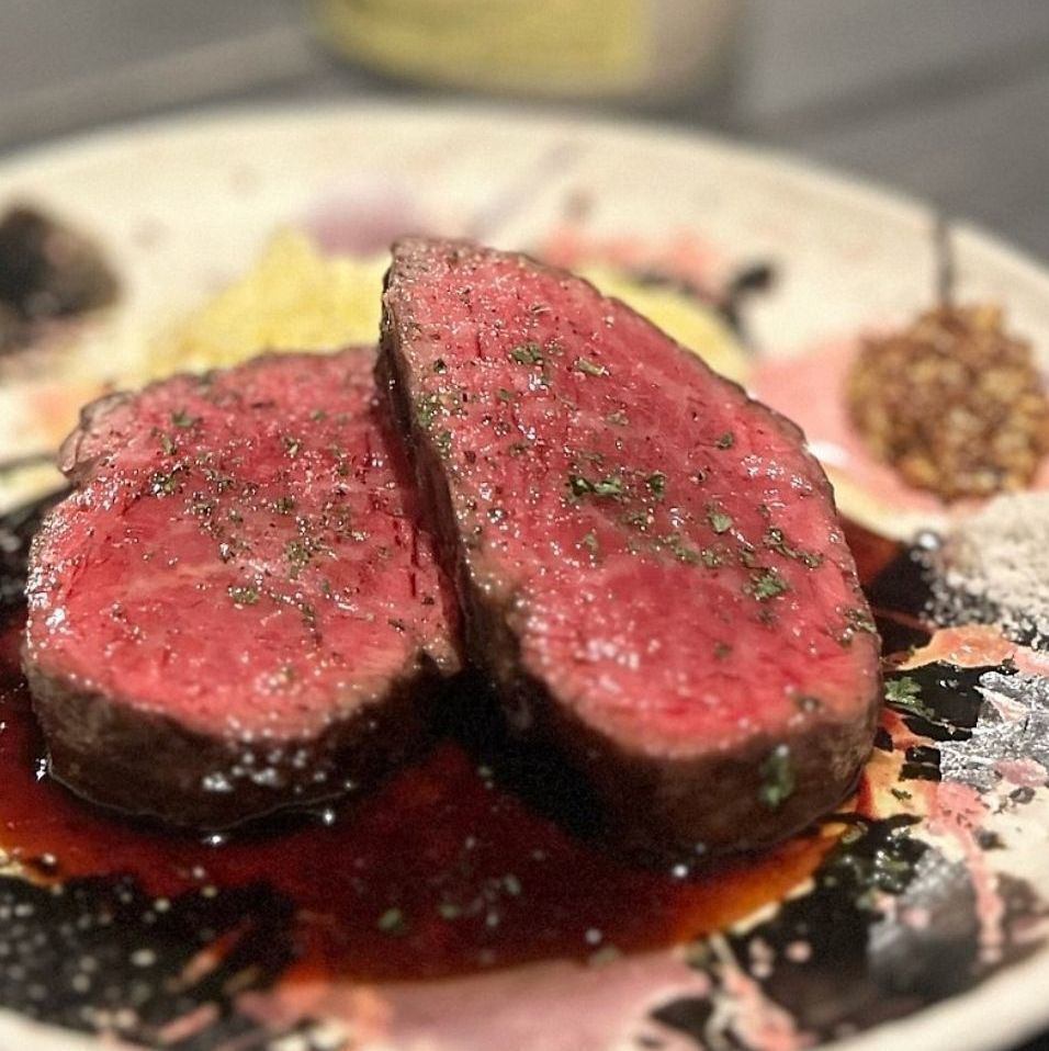 A popular bistro serving natural wines and charcoal grills ★ All-you-can-drink courses also available!