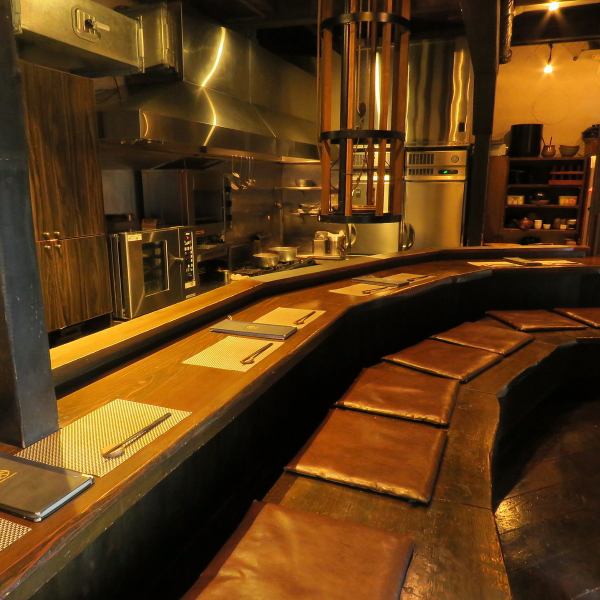 The first floor is the open kitchen counter.You can enjoy the lively cooking scene! It's a special seat where you can even talk to the chef.