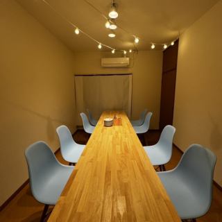 テーブル席の個室になります。最大8名様までご案内可能です。デートや宴会、様々なシーンでご利用下さい！