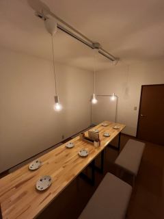 テーブル席の個室になります。最大8名様までご案内可能です。デートや宴会、様々なシーンでご利用下さい！