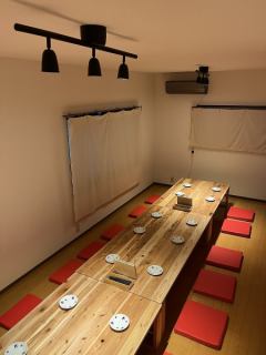 お座敷の個室になります。お子様連れ、仕事の打ち合わせ後の飲み会など様々なシーンでご利用下さい。