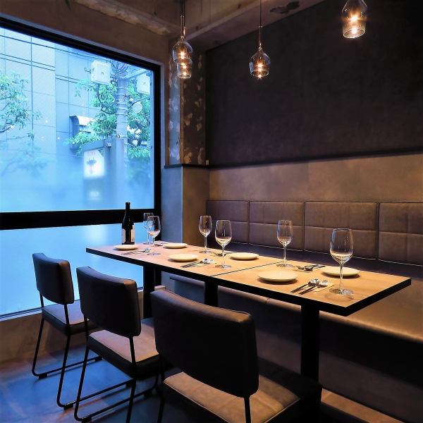 6名様席をご用意しております！観葉植物も飾られており、お洒落な雰囲気の店内は、ご友人とのお食事、女子会にもぴったり！自家製ピザやアヒージョ、スイーツなど美味しいお料理を豊富に取り揃えております。この機会にぜひご利用ください。