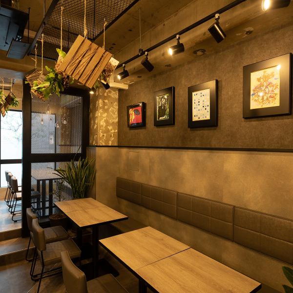 4名様席を多数ご用意！少人数での女子会やご友人との飲み会、会社帰りの飲み会にもおすすめです。貸切も可能なので、大人数でのご利用もOK！コースも多数ご用意しているので、ぜひご利用ください。みんなで机を囲んで、楽しい時間をお過ごしください♪