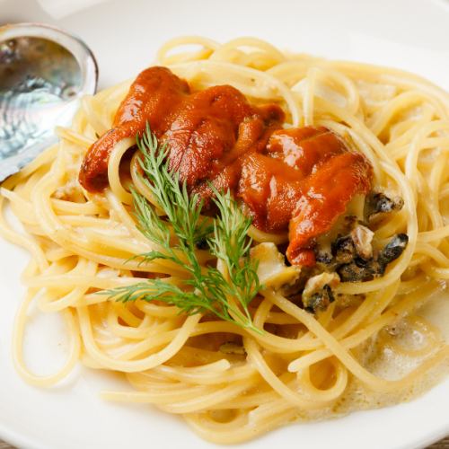 黒トリュフたっぷりのウニのクリームソース