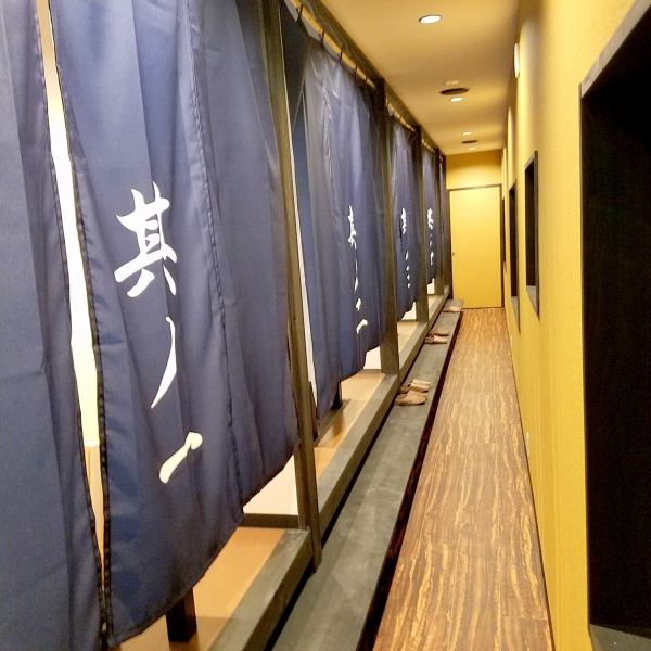 Private rooms are available from 4 people.In the 2nd floor you will find a private room and digging tatami private room and 1F a hidden private room! It is perfect for banquets with small girls 'associations such as girls'
