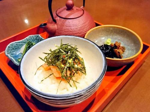 Kombu dashi tea rice (grilled salmon)