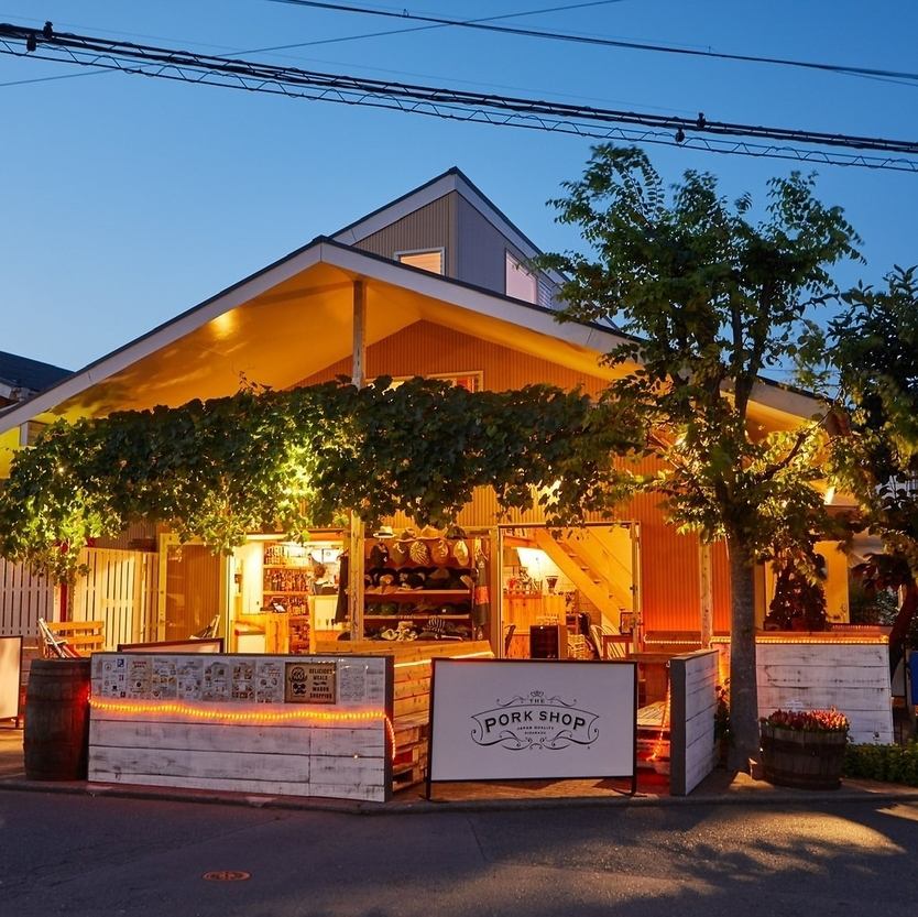 ディナーは人通りも少なく、落ち着いた雰囲気の隠れ家レストラン