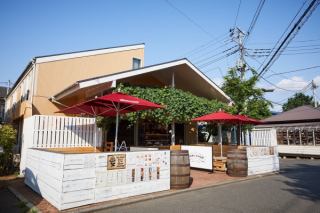 테라스석 / 우천시 이용 불가 / 흡연 가능 / 애완 동물 OK / 전세 이용 가능 (25 명 ~)