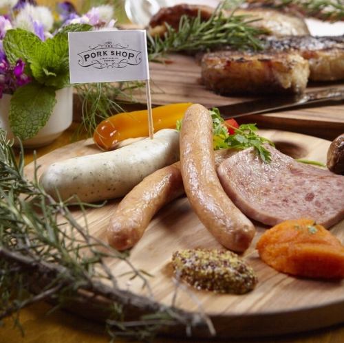 ソーセージ 4種盛り合わせ (ピクルス付)