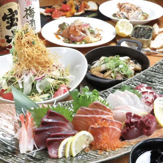 【Kamiyacho】一家居酒屋,您可以在半私密的包廂內盡情享用美食美酒,提供 80 種正宗菜餚和 90 種飲品。