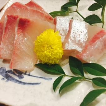Today's sashimi (Hirame, Sibi, Salmon, Akitaro)