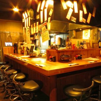 Counter seats ☆ Regulars and even one person can enjoy ♪ The faint lighting and atmosphere will make the party tonight even more exciting! You can spend a happy time eating delicious food ♪