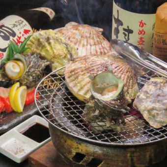 ★自分で焼いて愉しめる★<新鮮魚介の浜焼き盛り合わせ〉×〈その日の逸品料理4品〉→2500円