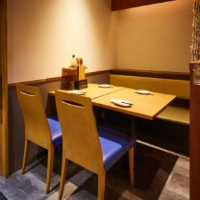 ▼Table seating is available.It's a cozy atmosphere that only a yakitori restaurant can offer.