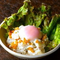 ポテトサラダ温玉乗せ