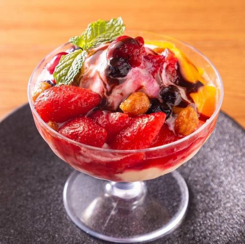 【秋冬味覚堪能フェア】至福のいちごパフェ