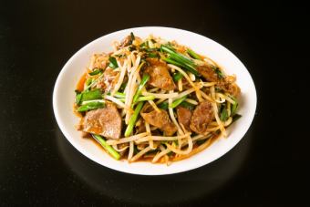 Stir-fried Nirareba / Stir-fried pork and garlic sprouts / Stir-fried pork wood ear egg