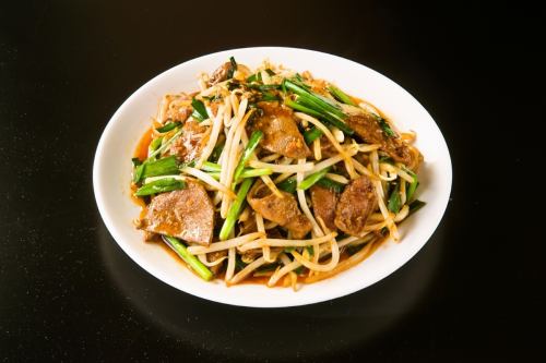 Stir-fried Nirareba / Stir-fried pork and garlic sprouts / Stir-fried pork wood ear egg