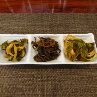 珍しい自家製キムチ盛り合わせ