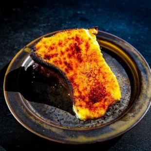 Scorched Brulee Basque Cheesecake