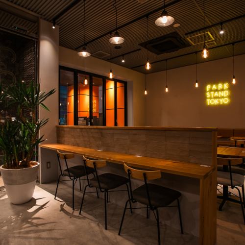 方便小团体聚餐的吧台座位