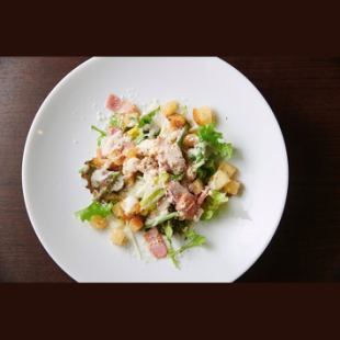 季節の葉野菜のシーザーサラダ