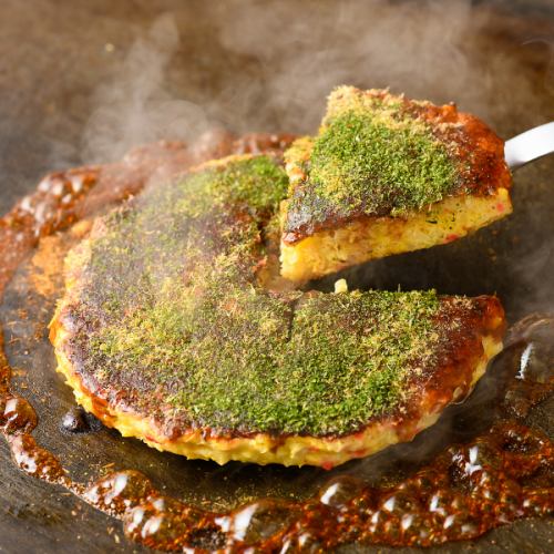 ≪Deliciousness that has not changed for many years≫ Yoshimura's Okonomiyaki 900 yen (tax included)~