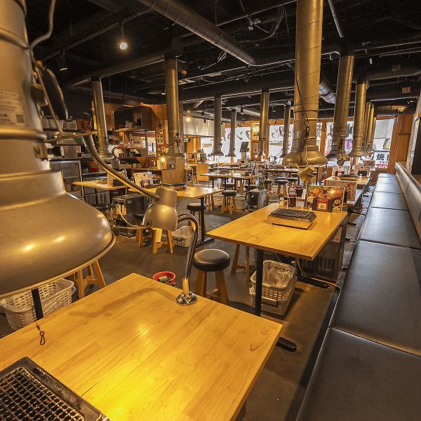 【2名様～のテーブルも多数！】大人数での飲み会や女子会、宴会に最適なテーブル席を多数ご用意！もちろんおひとり様でも楽しめるカウンター席もありますよ♪貸切も承っておりますのでお気軽にお問い合わせくださいませ！