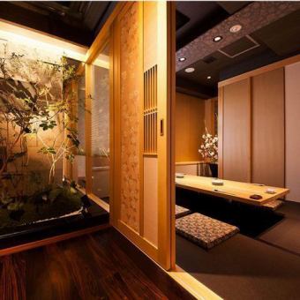 How about a private room seat that is perfect for a small number of people for entertainment or a date? It will produce a better night than usual ♪