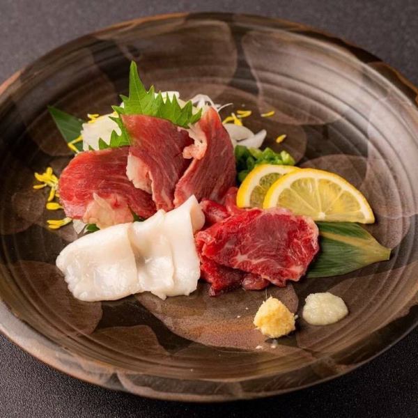 信州名物♪馬刺しと日本酒が楽しめます！