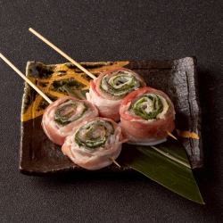 구루 구루 마늘 보라색 소고기 롤 꼬치 2 개