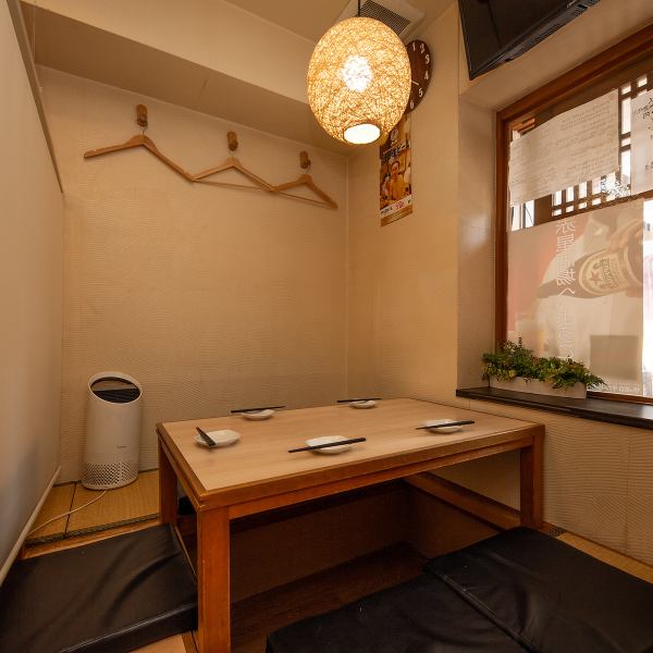 The horigotatsu can accommodate up to 10 people!If you have less than 5 people, you can lower the blinds and enjoy your meal in a semi-private room♪If you want to enjoy authentic meat robata in the Hirao/Takamiya area, this is the place!