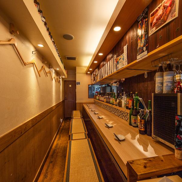 It's a homely space where you can get along well with the employees♪ Perfect for dates and families! We also accept various banquets♪ There's also a TV, so even if you're alone you can enjoy your meal. .