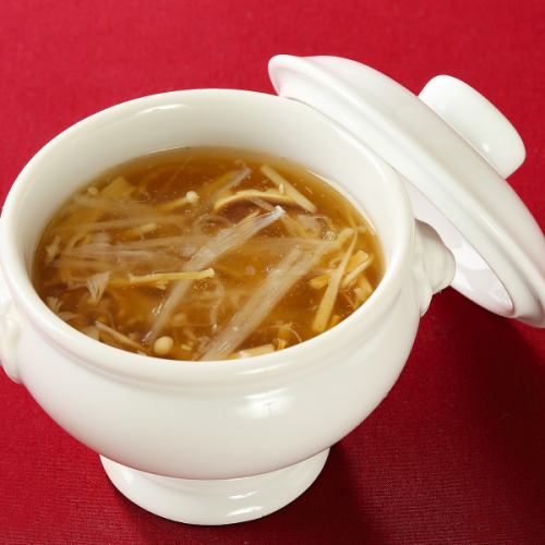 Shark fin soup with five ingredients