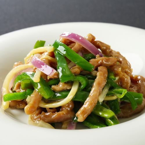 Stir-fried shredded beef and peppers