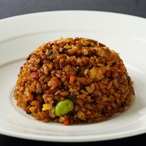 Cantonese black fried rice / five-course fried rice