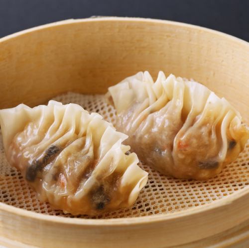 Steamed dumplings with shark fin (3 per dish)